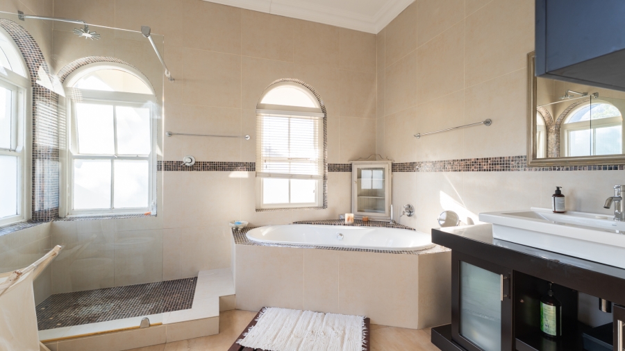 4 Bedroom Property for Sale in Claremont Upper Western Cape